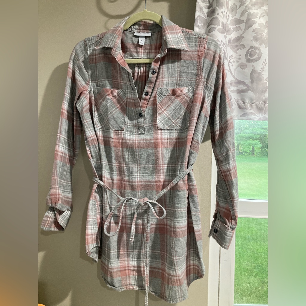 Liz Lange Maternity Size Small Plaid Shirt With Tie